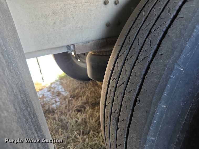 image for item FI0647 2012 Wilson PSDCL402 livestock trailer