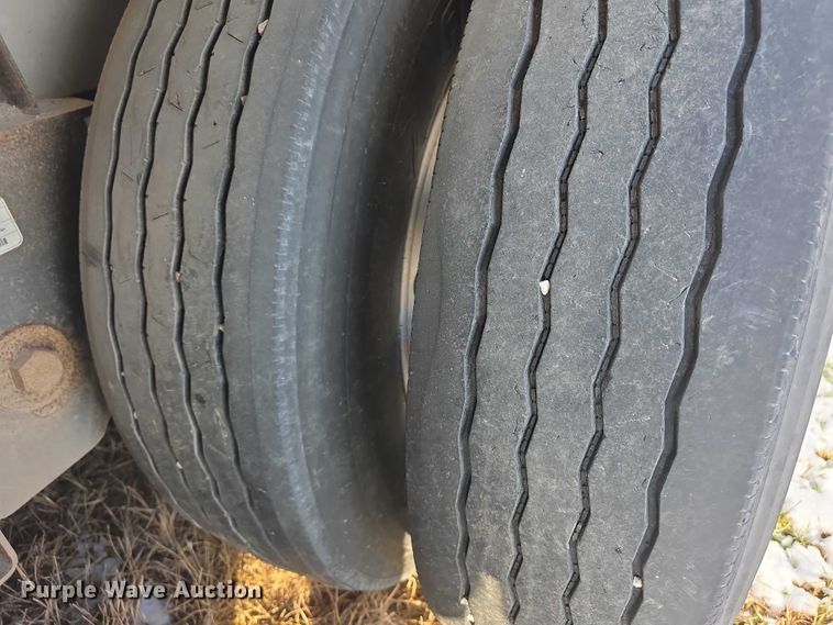 image for item FI0647 2012 Wilson PSDCL402 livestock trailer