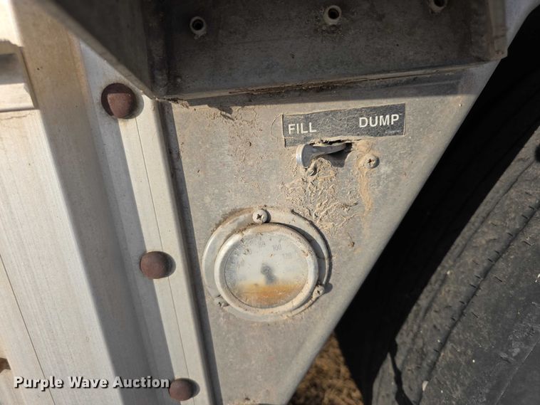 image for item FI0647 2012 Wilson PSDCL402 livestock trailer