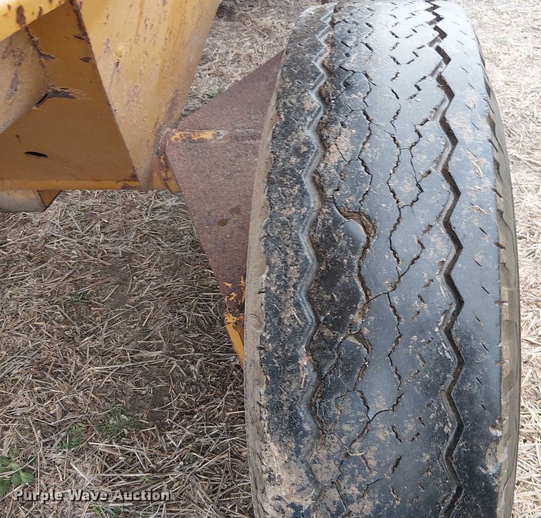 image for item FK0704 Knight ProTwin Slinger 8018 manure spreader