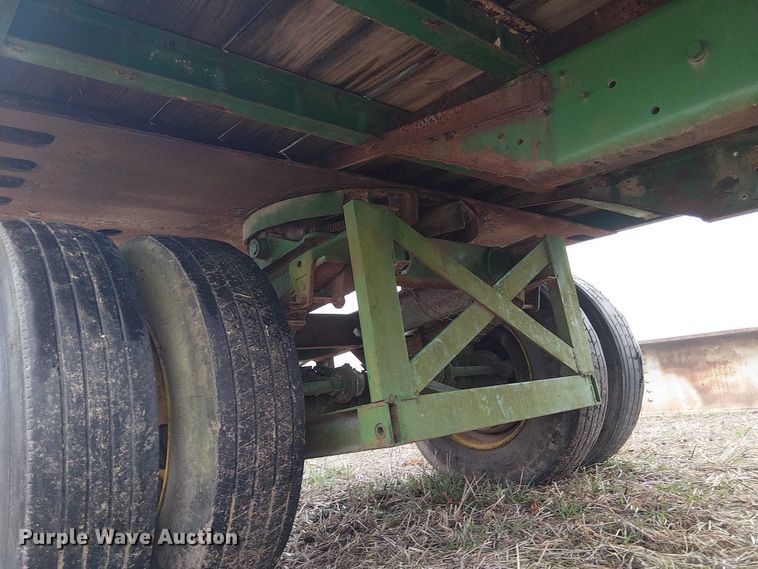 image for item FK0709 John Deere hay wagon