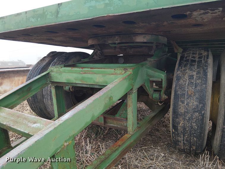 image for item FK0709 John Deere hay wagon