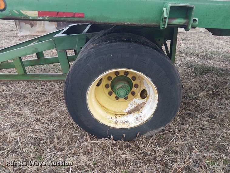 image for item FK0709 John Deere hay wagon