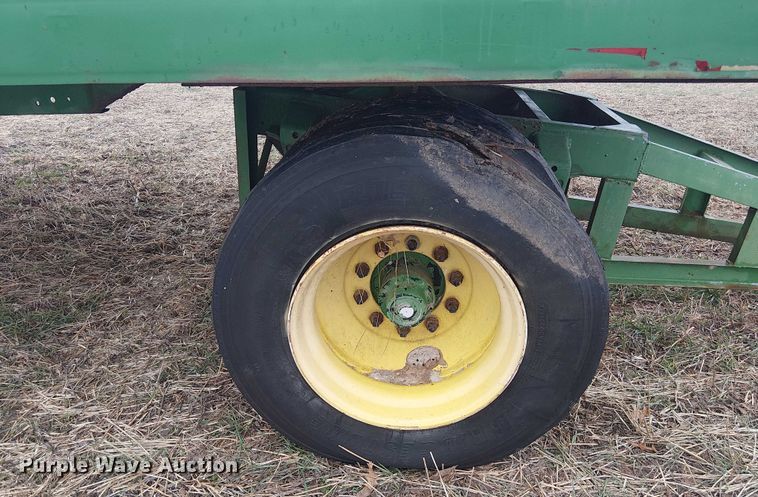 image for item FK0709 John Deere hay wagon