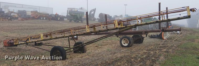 image for item FK0715 Sperry New Holland 132 square bale elevator 