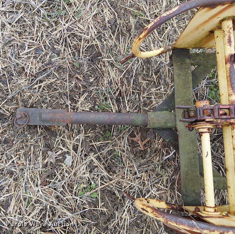 image for item FK0715 Sperry New Holland 132 square bale elevator 