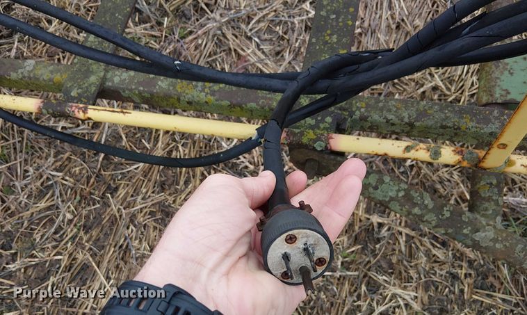 image for item FK0715 Sperry New Holland 132 square bale elevator 