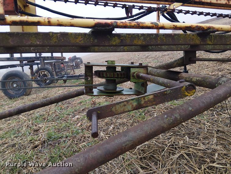 image for item FK0715 Sperry New Holland 132 square bale elevator 