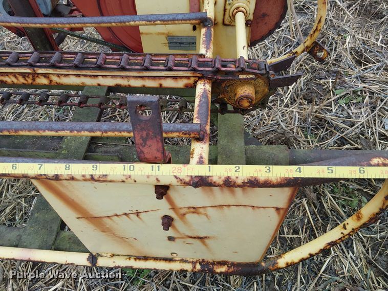 image for item FK0715 Sperry New Holland 132 square bale elevator 