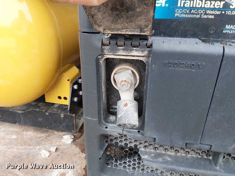 image for item FK0795 Miller Trailblazer 302 welder/generator