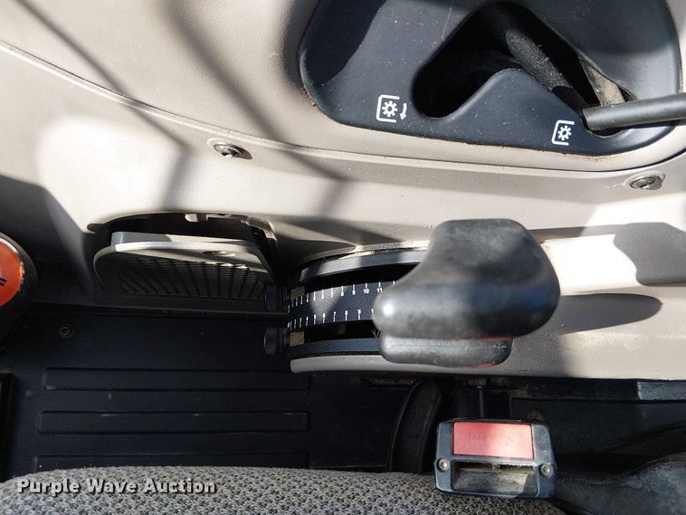 image for item FK0856 2015 Case IH Farmall 140A MFWD tractor