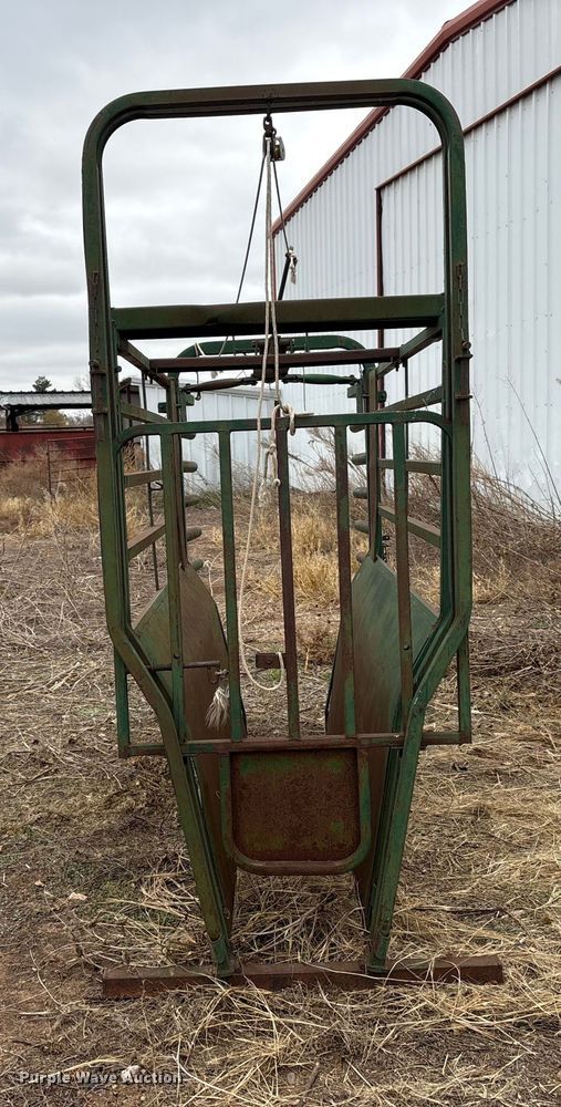 image for item FK2513 Bahlen Big Valley livestock chute