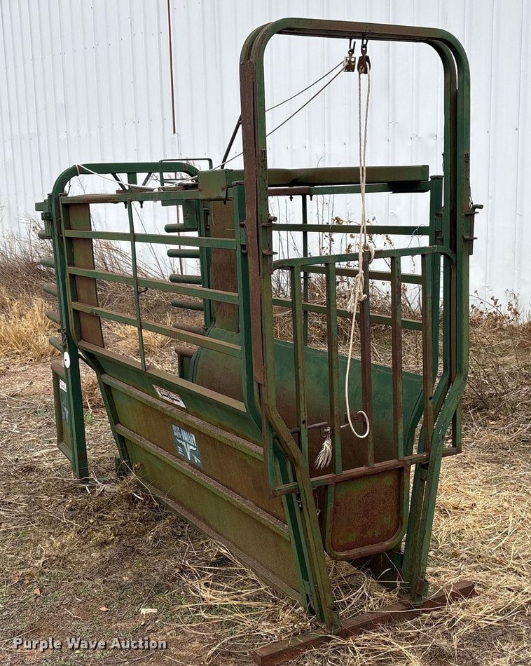 image for item FK2513 Bahlen Big Valley livestock chute