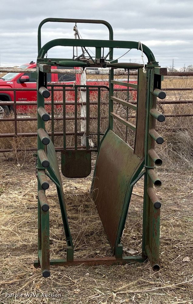 image for item FK2513 Bahlen Big Valley livestock chute