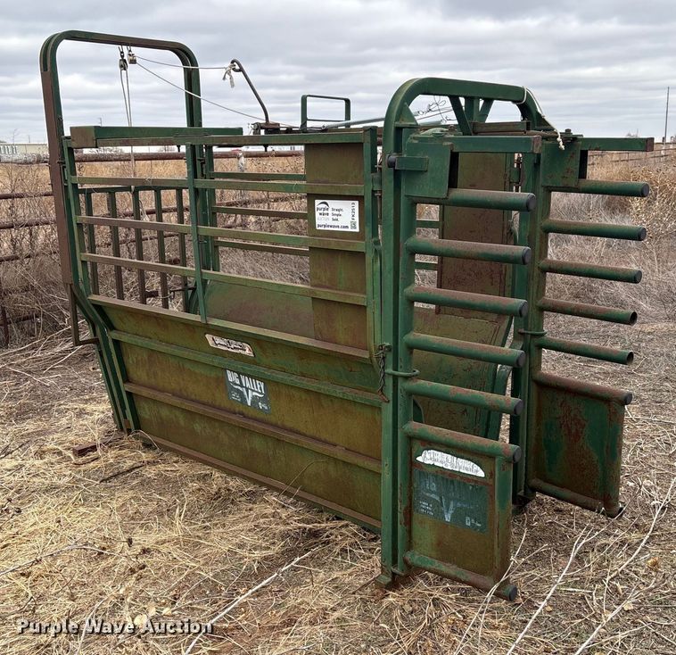 image for item FK2513 Bahlen Big Valley livestock chute