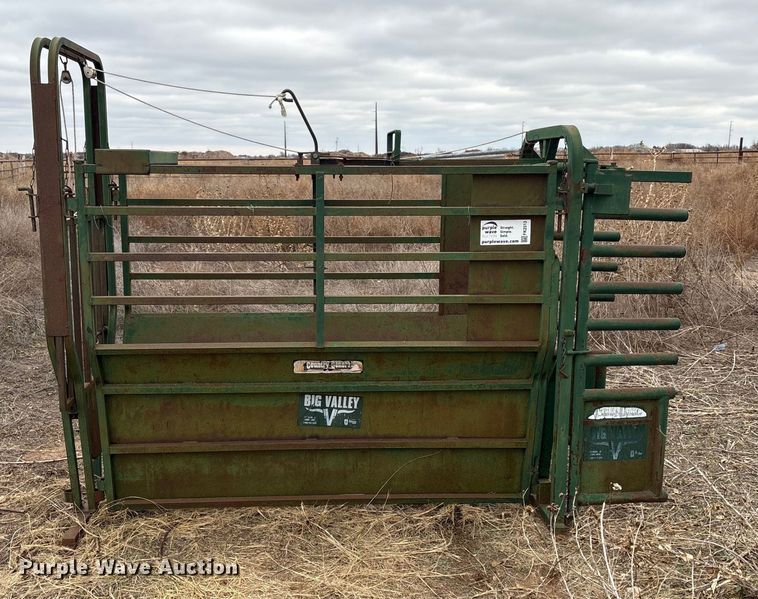 image for item FK2513 Bahlen Big Valley livestock chute