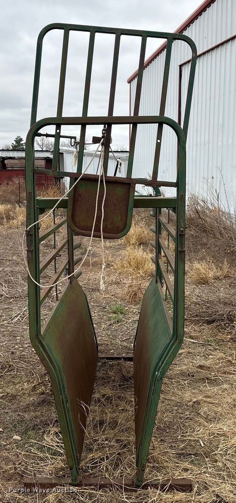 image for item FK2513 Bahlen Big Valley livestock chute