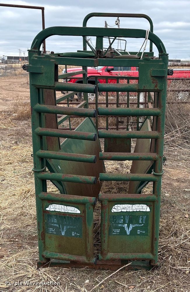 image for item FK2513 Bahlen Big Valley livestock chute