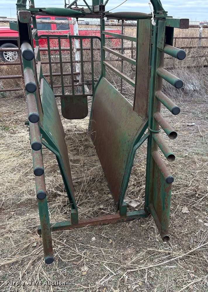 image for item FK2513 Bahlen Big Valley livestock chute