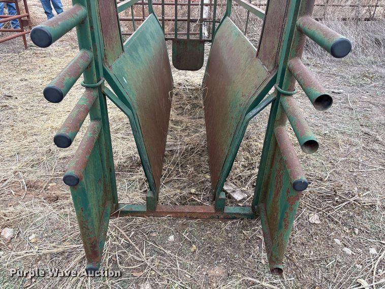 image for item FK2513 Bahlen Big Valley livestock chute