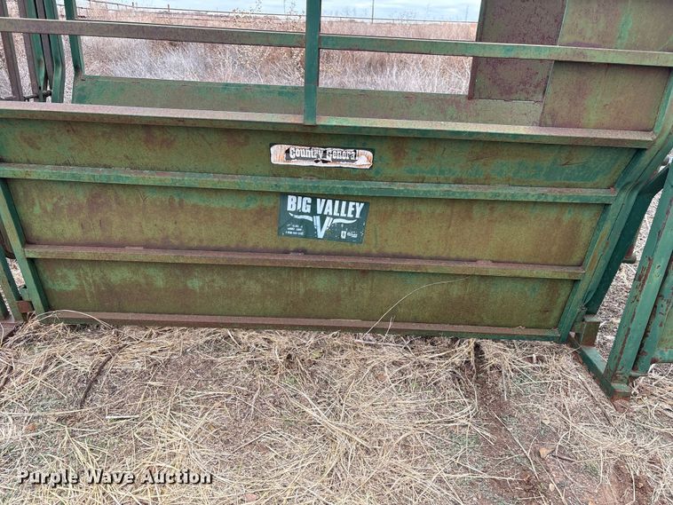 image for item FK2513 Bahlen Big Valley livestock chute
