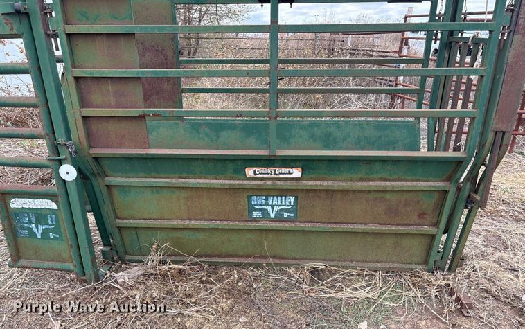 image for item FK2513 Bahlen Big Valley livestock chute
