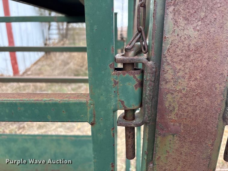image for item FK2513 Bahlen Big Valley livestock chute