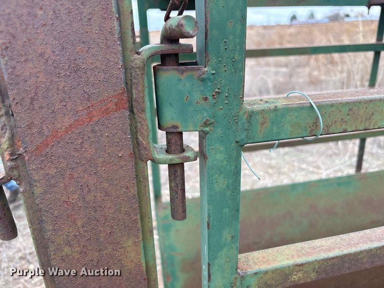 image for item FK2513 Bahlen Big Valley livestock chute