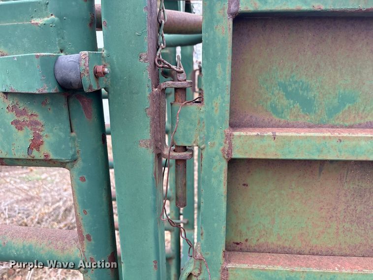 image for item FK2513 Bahlen Big Valley livestock chute