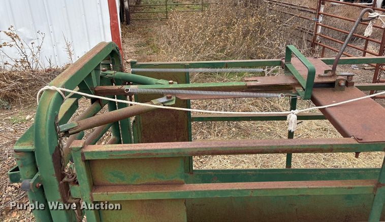 image for item FK2513 Bahlen Big Valley livestock chute