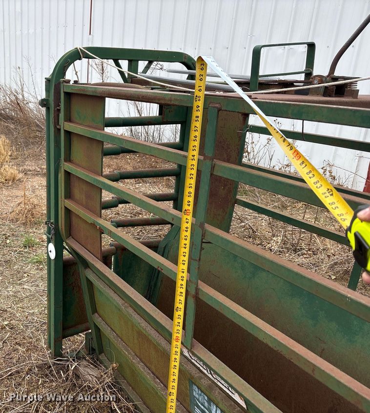 image for item FK2513 Bahlen Big Valley livestock chute