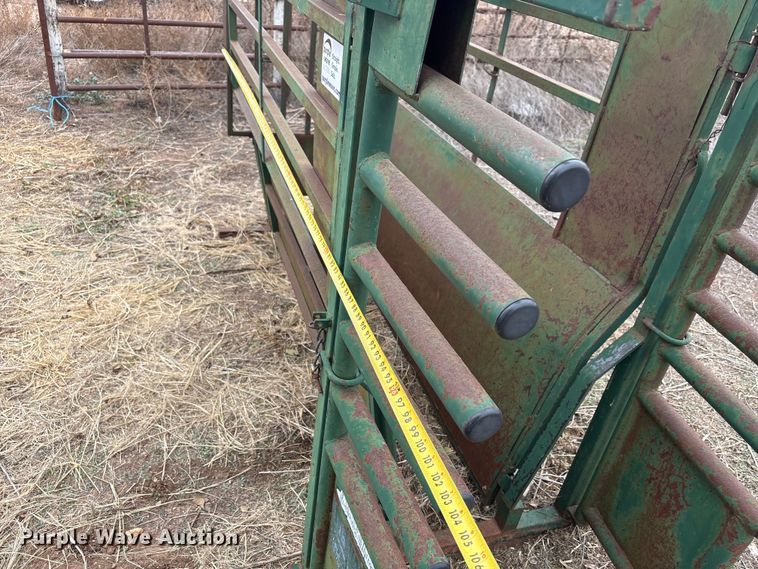 image for item FK2513 Bahlen Big Valley livestock chute