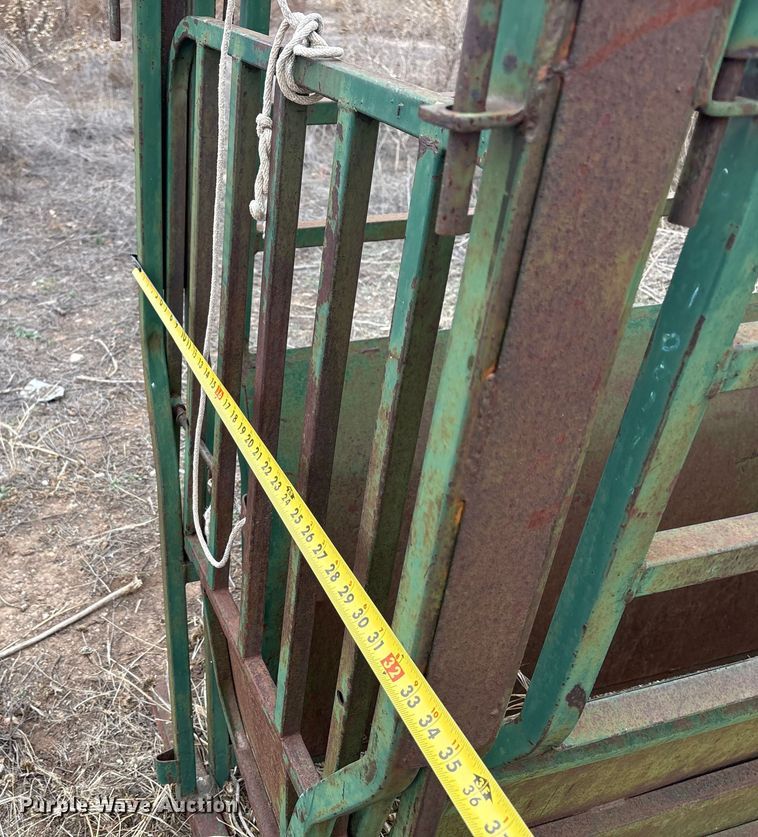 image for item FK2513 Bahlen Big Valley livestock chute