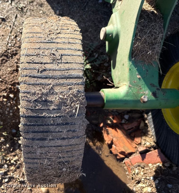 image for item HI9352 2014 John Deere rotary mower