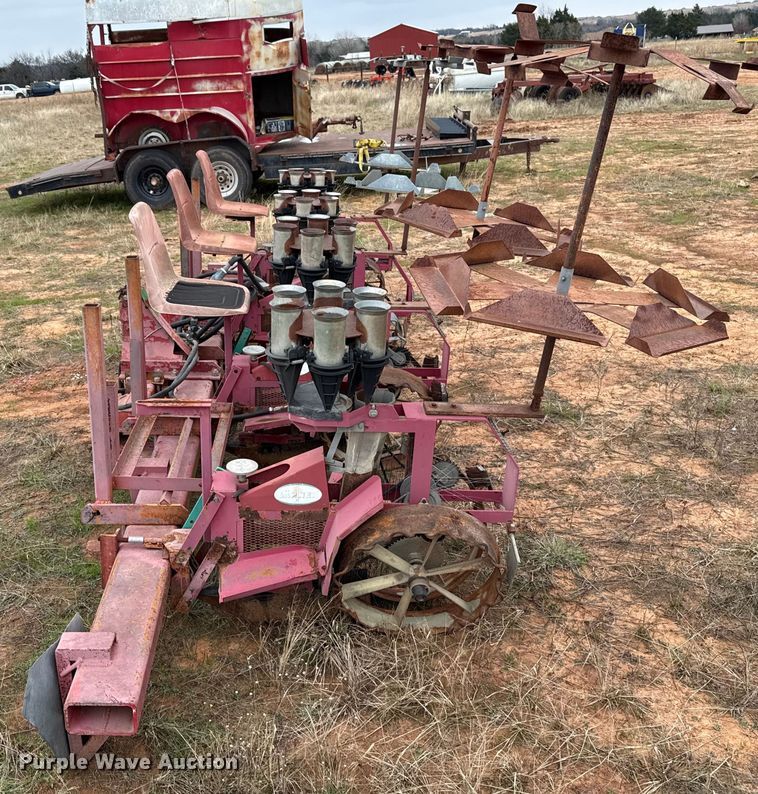 image for item HI9392 Lannen RT2 transplanter