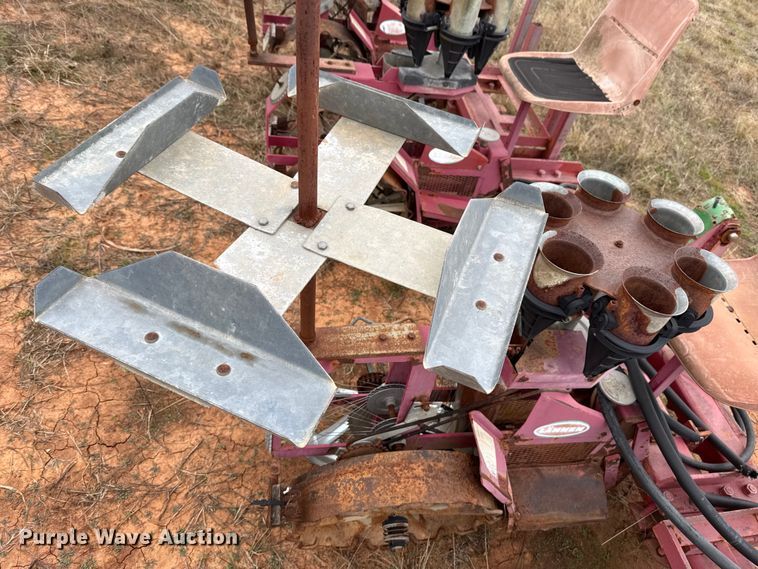 image for item HI9392 Lannen RT2 transplanter