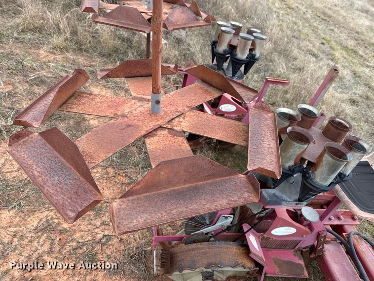 image for item HI9392 Lannen RT2 transplanter