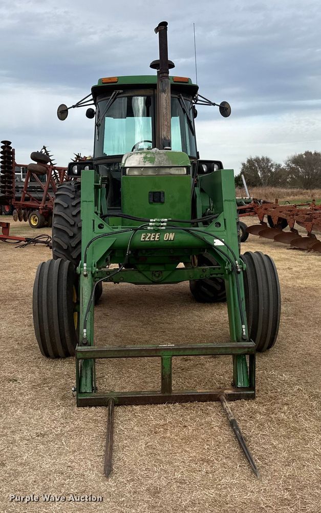 image for item NA9913 1986 John Deere 4450 tractor