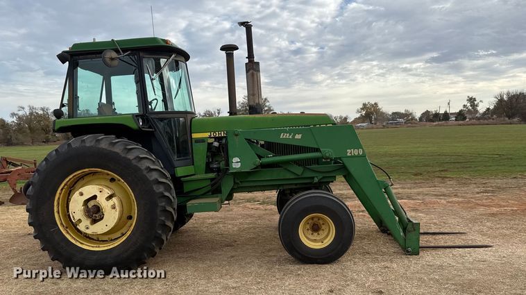 image for item NA9913 1986 John Deere 4450 tractor