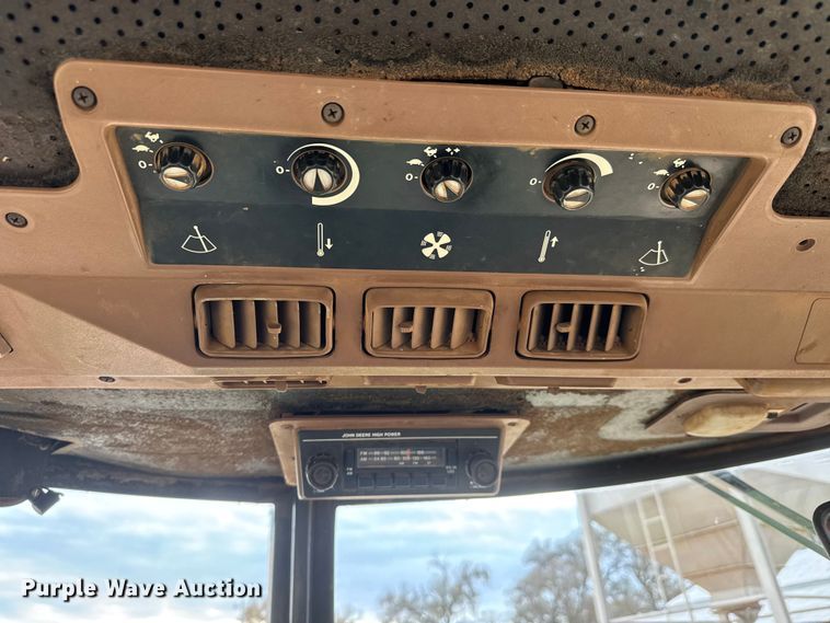 image for item NA9913 1986 John Deere 4450 tractor