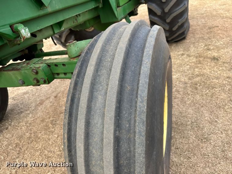 image for item NA9913 1986 John Deere 4450 tractor