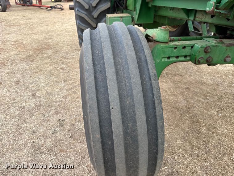 image for item NA9913 1986 John Deere 4450 tractor