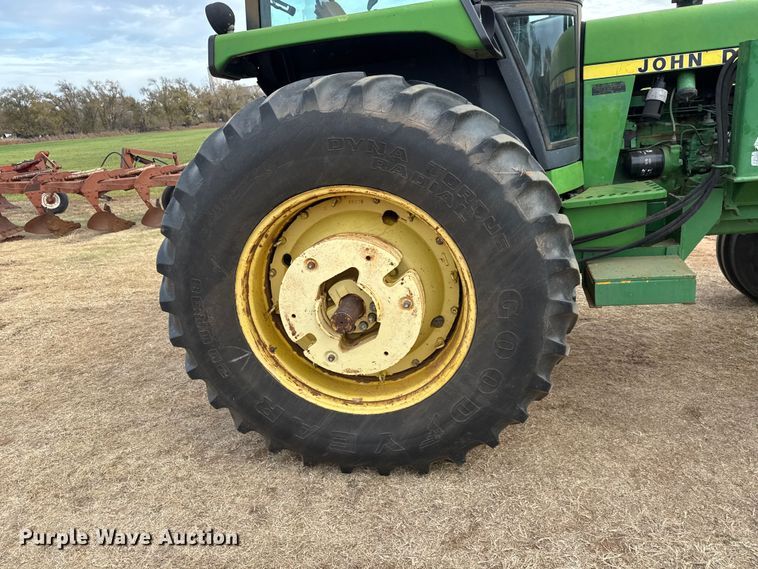 image for item NA9913 1986 John Deere 4450 tractor
