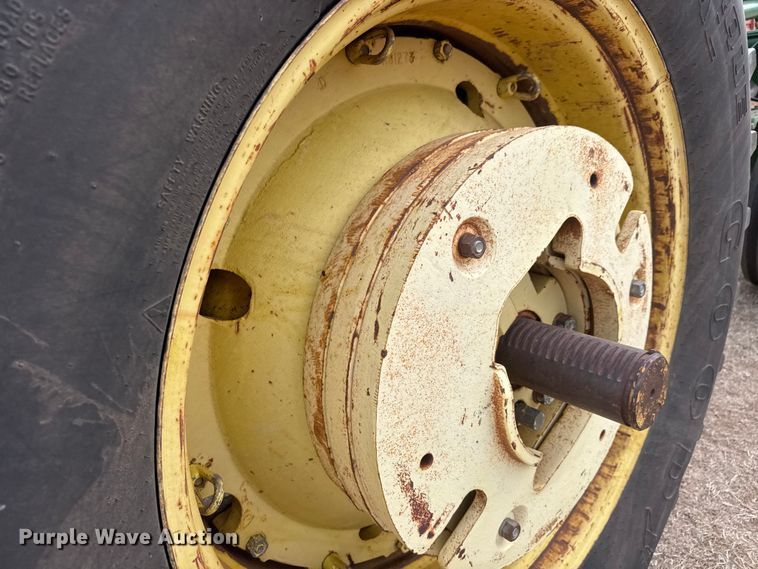 image for item NA9913 1986 John Deere 4450 tractor