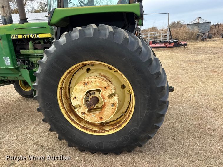 image for item NA9913 1986 John Deere 4450 tractor