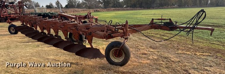 image for item NA9915 Melroe 1018-1000 ten bottom plow