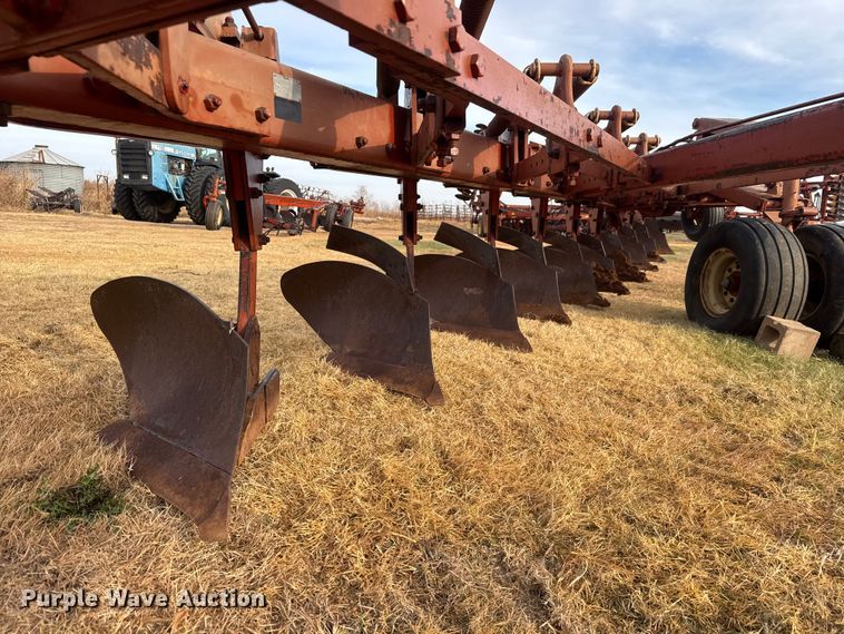 image for item NA9915 Melroe 1018-1000 ten bottom plow