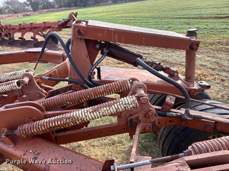 image for item NA9915 Melroe 1018-1000 ten bottom plow