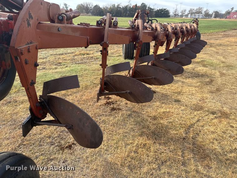 image for item NA9915 Melroe 1018-1000 ten bottom plow