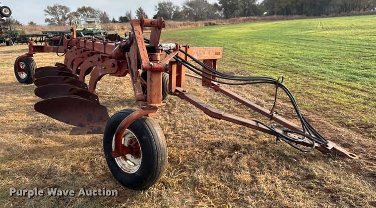 image for item NA9916 Wil-Rich 2900 five bottom plow
